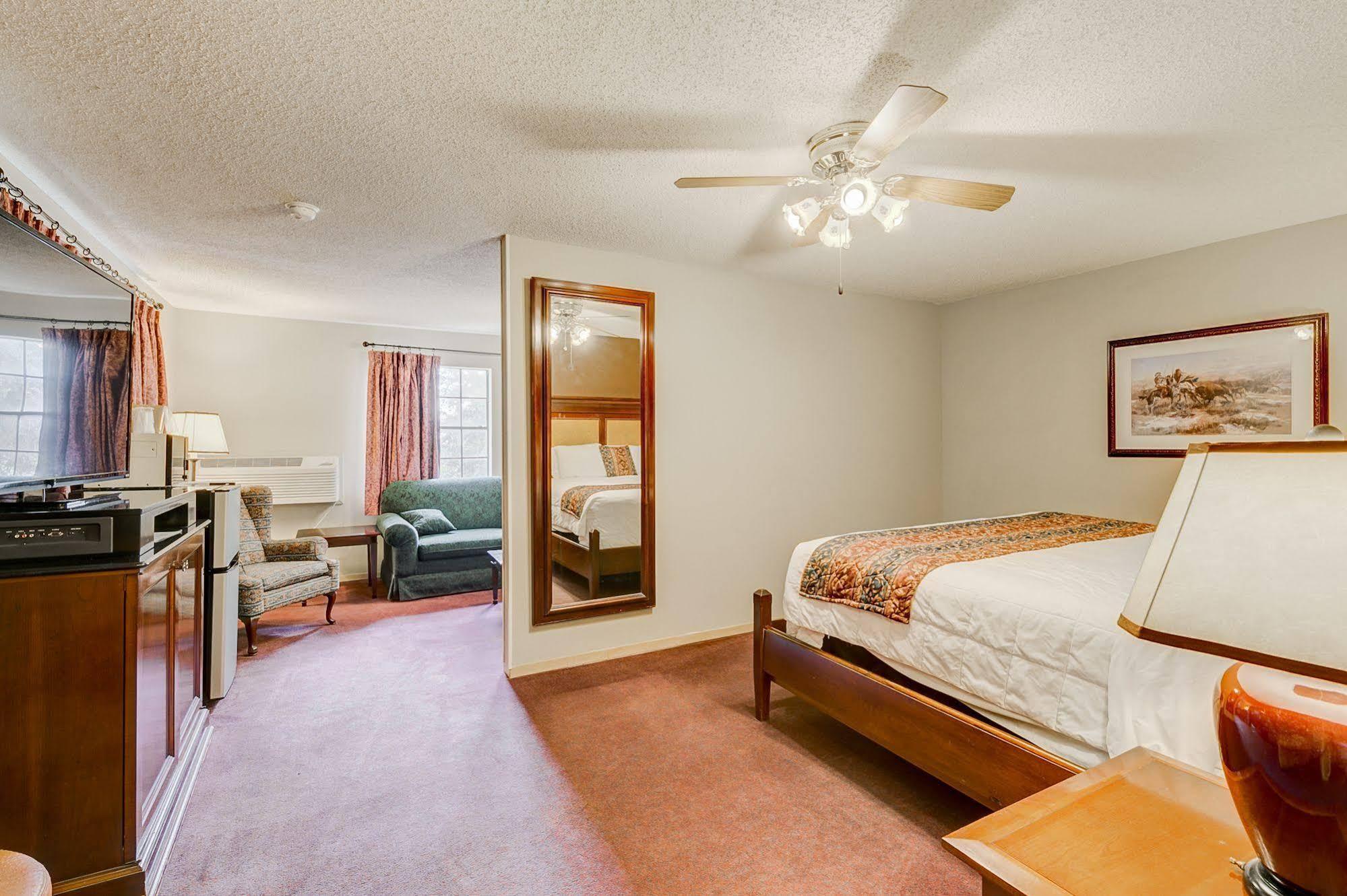 Lake View Inn Granbury Zewnętrze zdjęcie