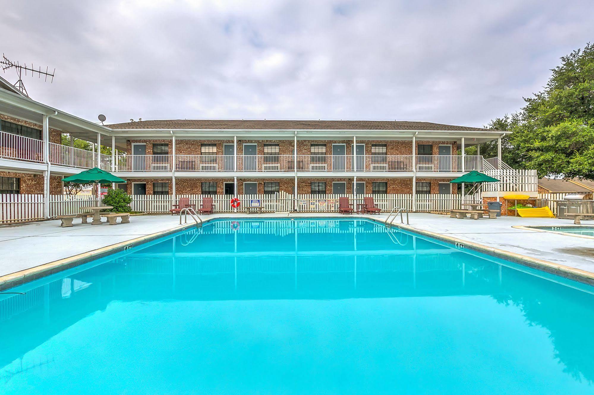 Lake View Inn Granbury Zewnętrze zdjęcie