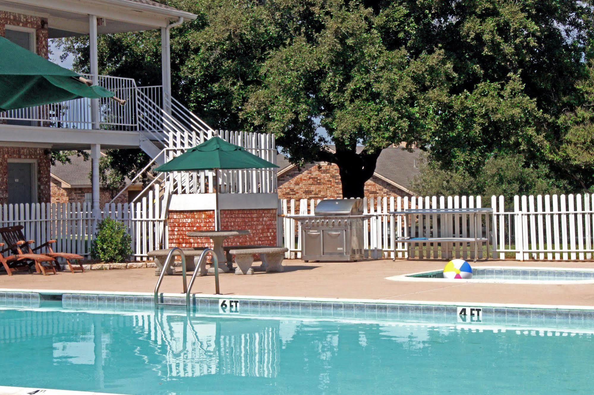 Lake View Inn Granbury Zewnętrze zdjęcie